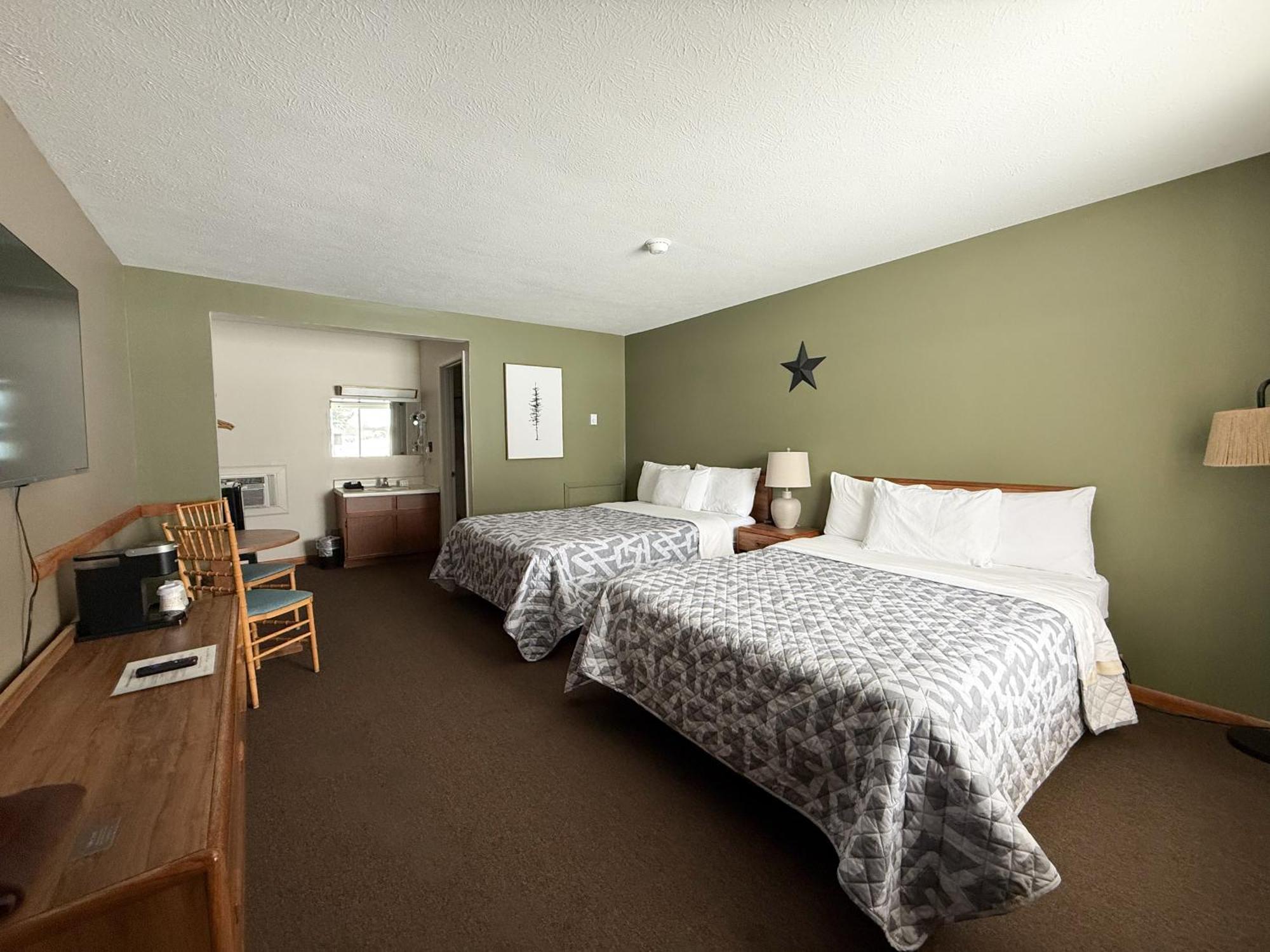 The Trail Inn - Newberry, Mi - Formerly Knollwood Inn - 13467 M-28 Esterno foto