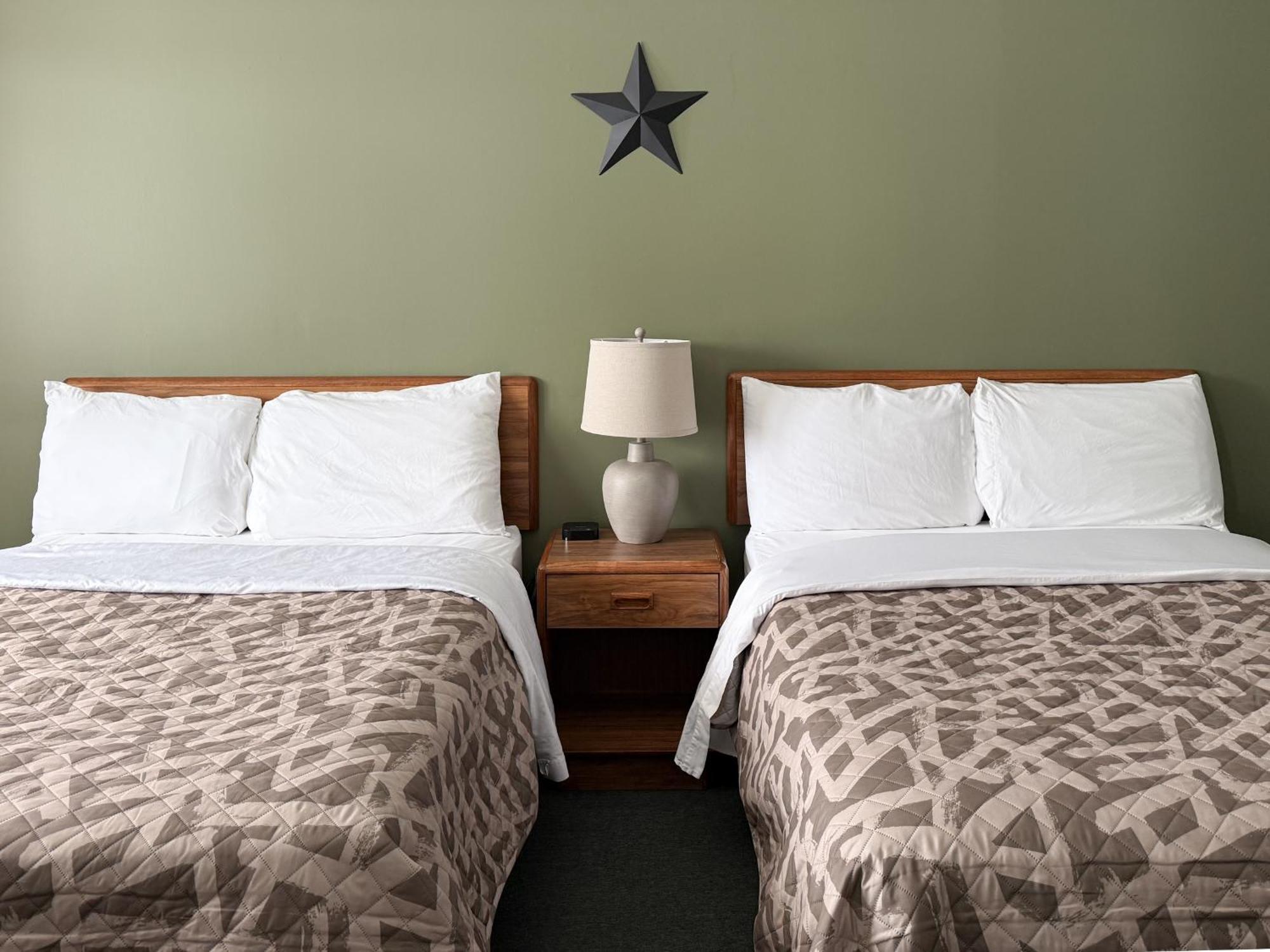 The Trail Inn - Newberry, Mi - Formerly Knollwood Inn - 13467 M-28 Esterno foto
