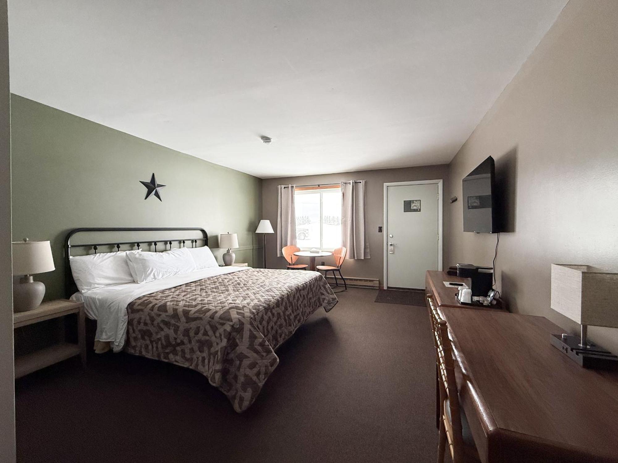 The Trail Inn - Newberry, Mi - Formerly Knollwood Inn - 13467 M-28 Esterno foto