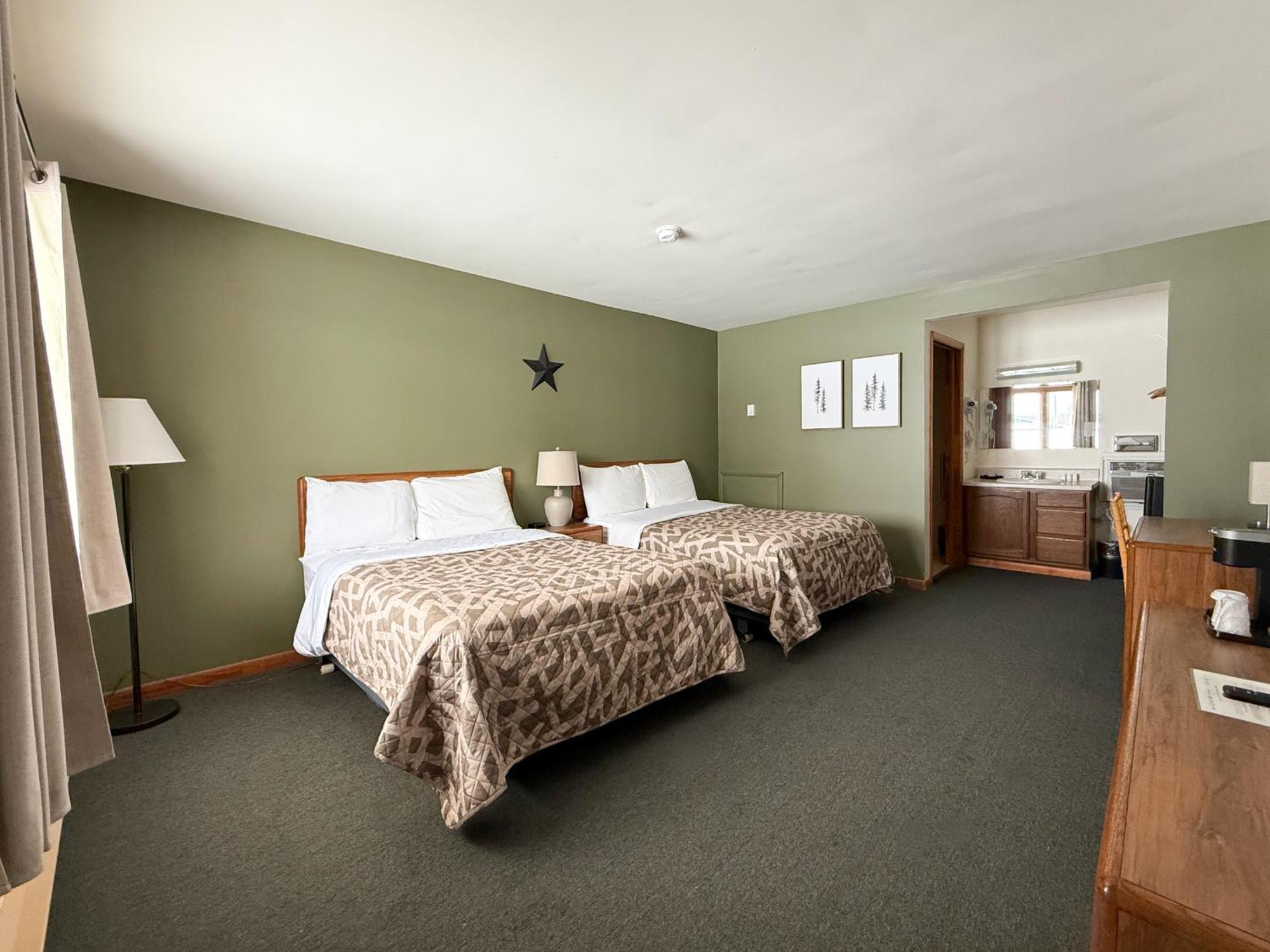The Trail Inn - Newberry, Mi - Formerly Knollwood Inn - 13467 M-28 Esterno foto