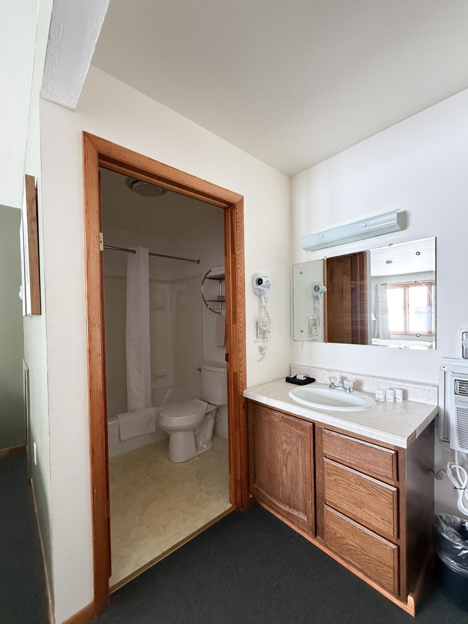 The Trail Inn - Newberry, Mi - Formerly Knollwood Inn - 13467 M-28 Esterno foto